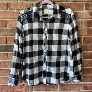 Faded Glory Black & White Buffalo Plaid Button Up with Embroidered Accent Medium